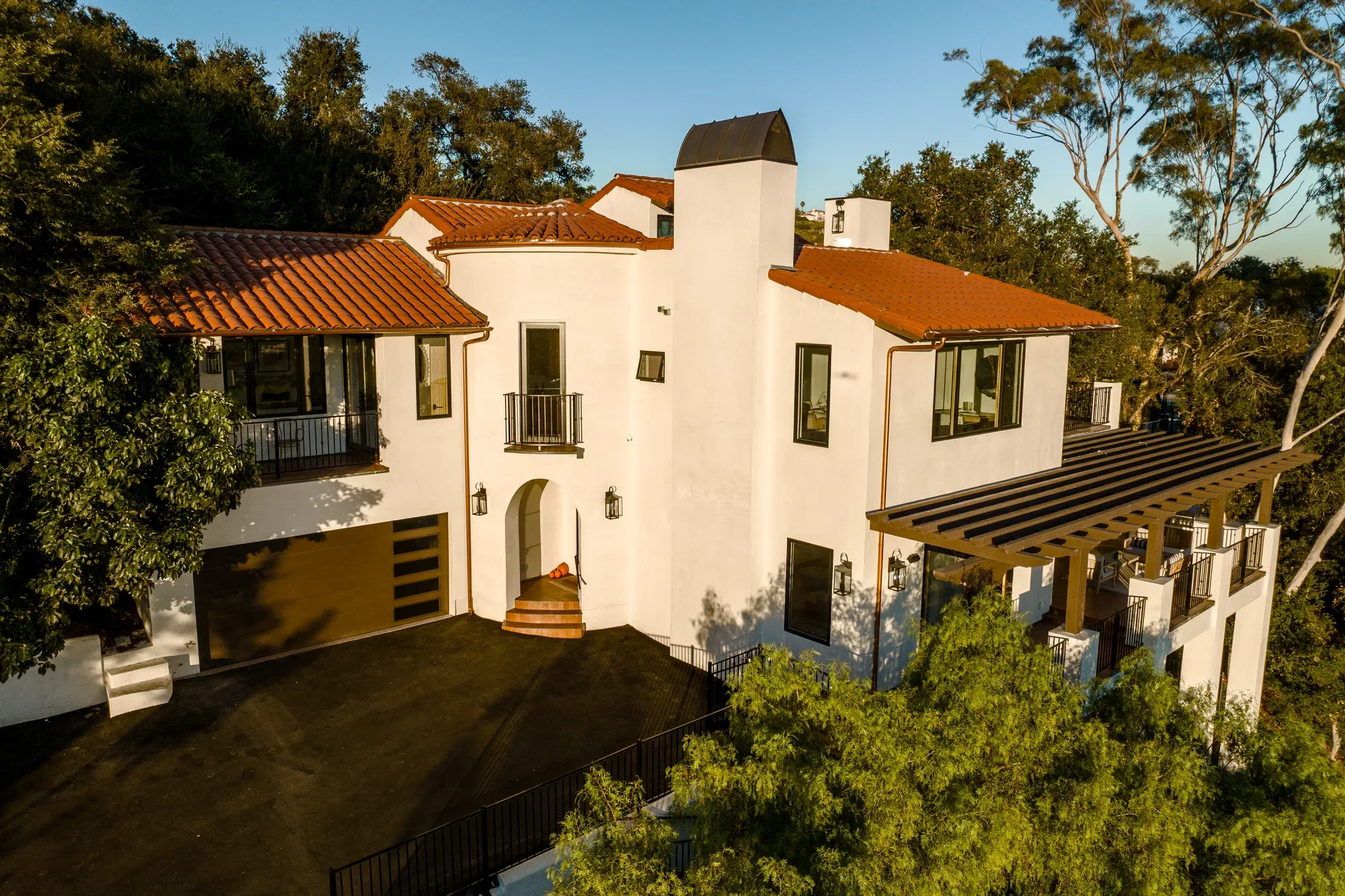 210 Las Alturas Rd · view 2