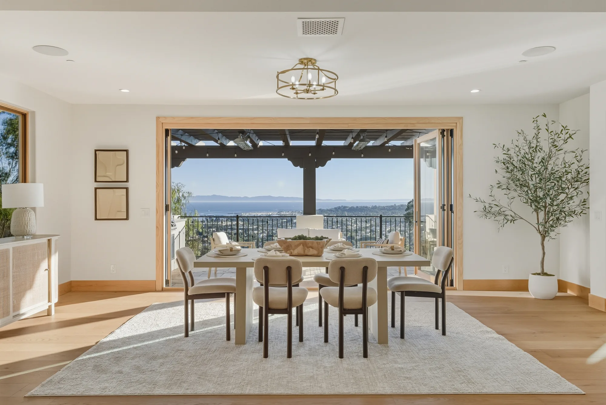 210 Las Alturas Rd · view 4