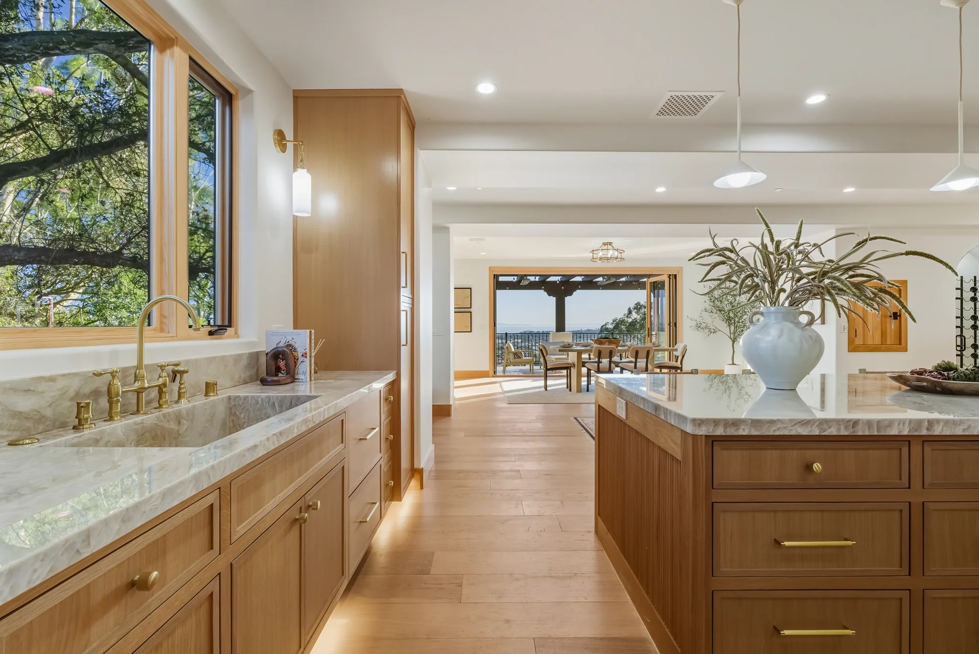 210 Las Alturas Rd · view 5