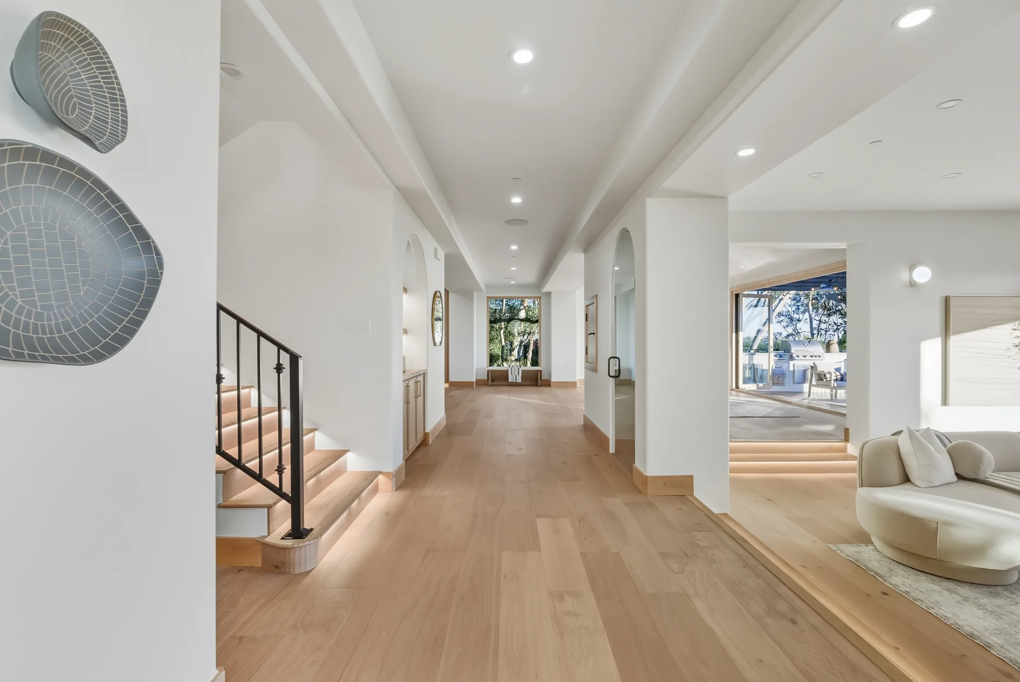 210 Las Alturas Rd · view 6