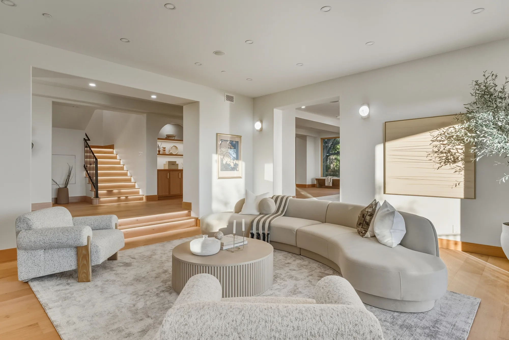 210 Las Alturas Rd · view 7