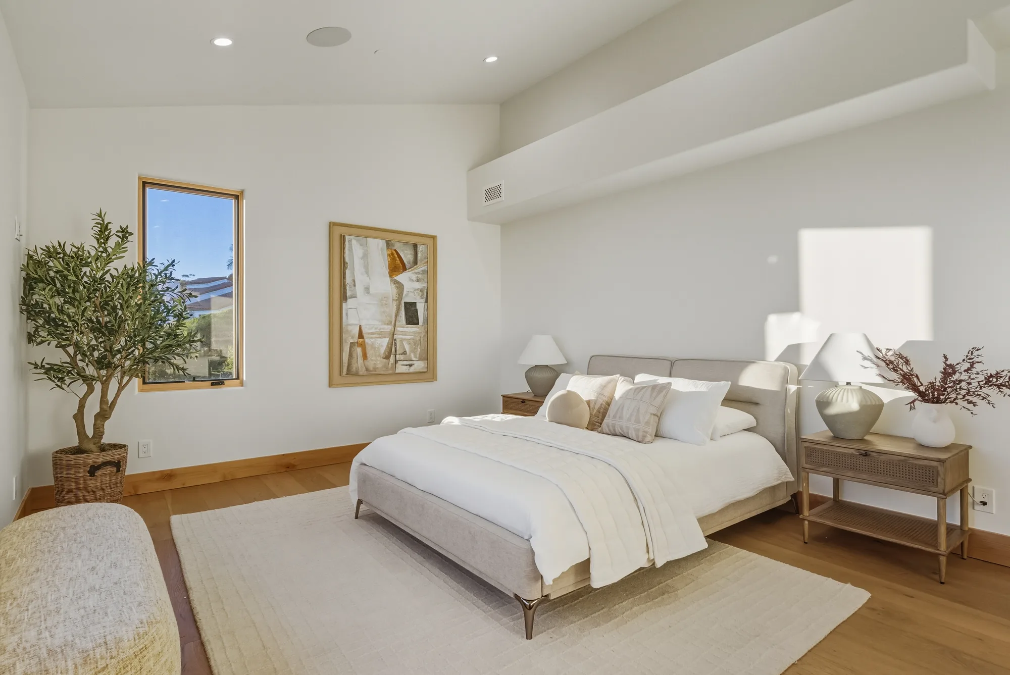 210 Las Alturas Rd · view 8