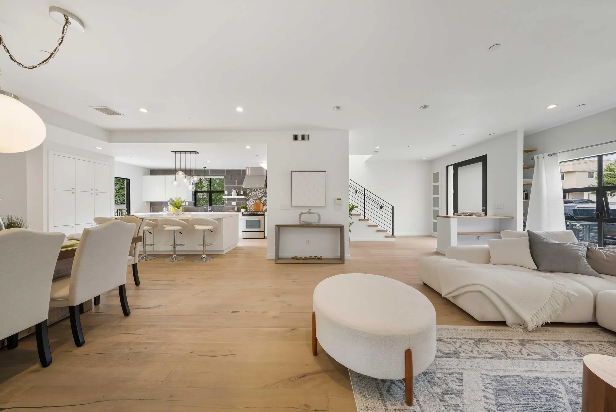 2131 Virginia Ave · view 3
