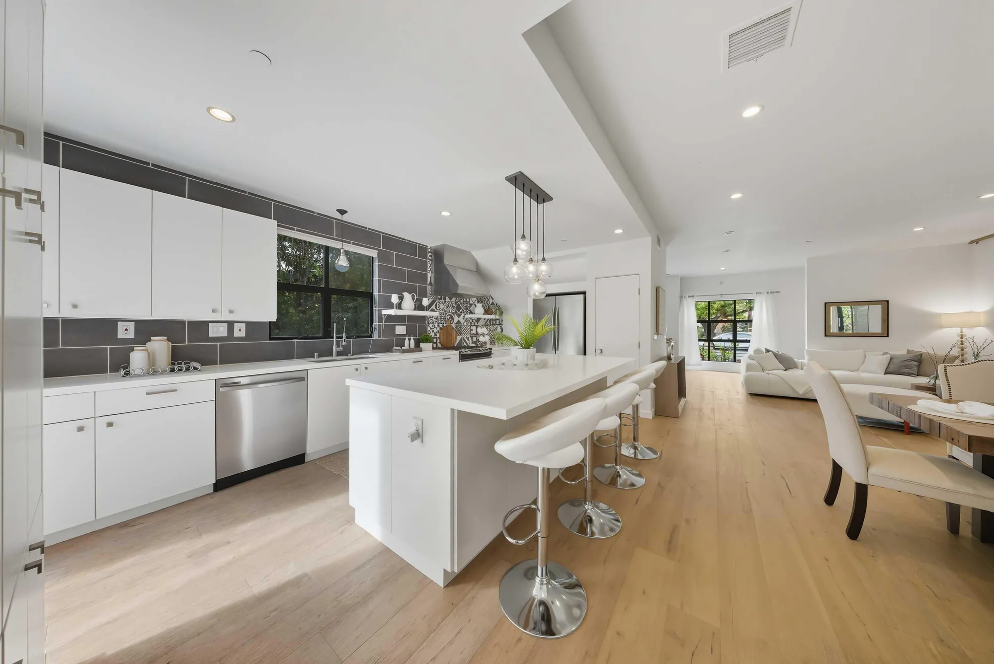 2131 Virginia Ave · view 5