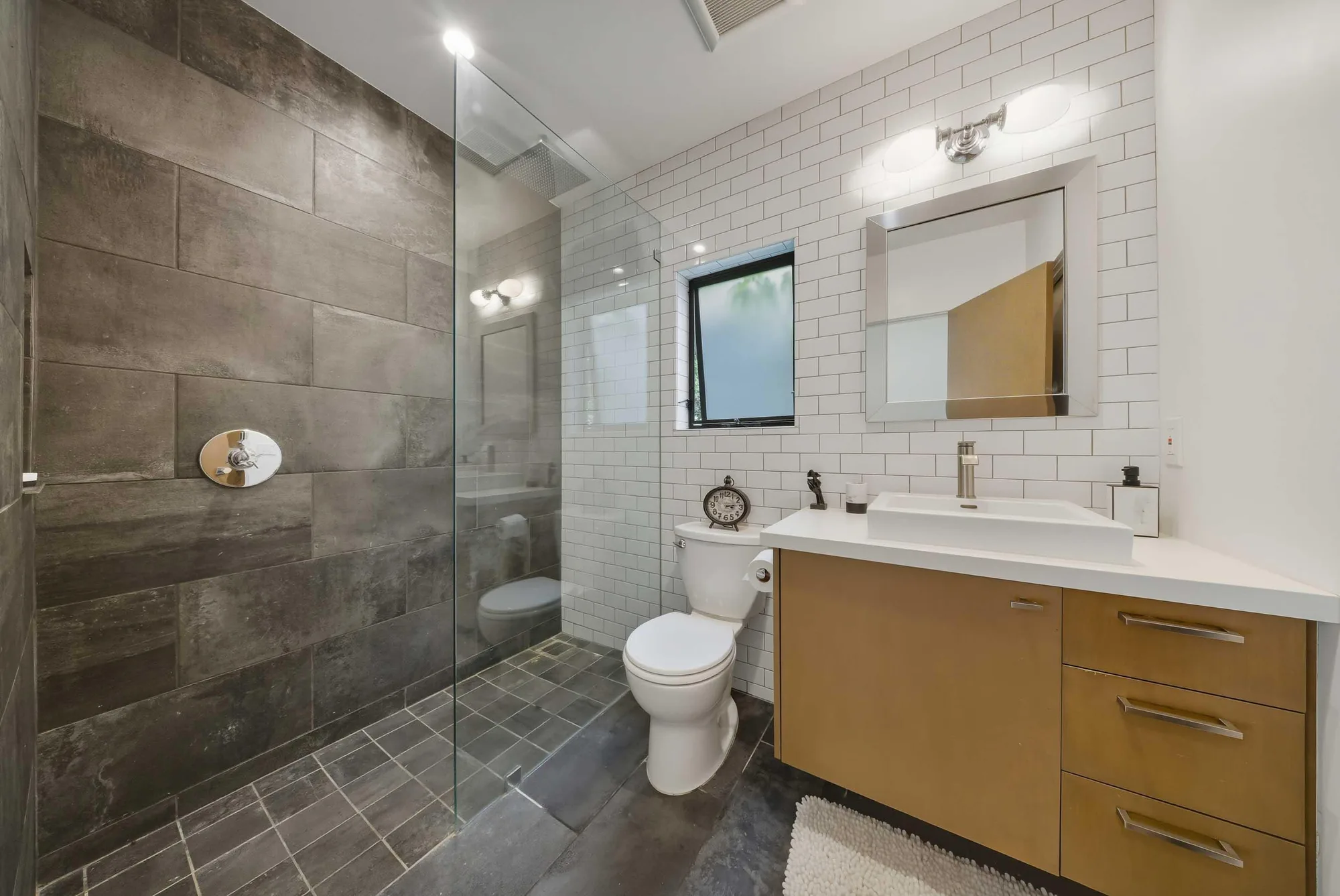2131 Virginia Ave · view 9